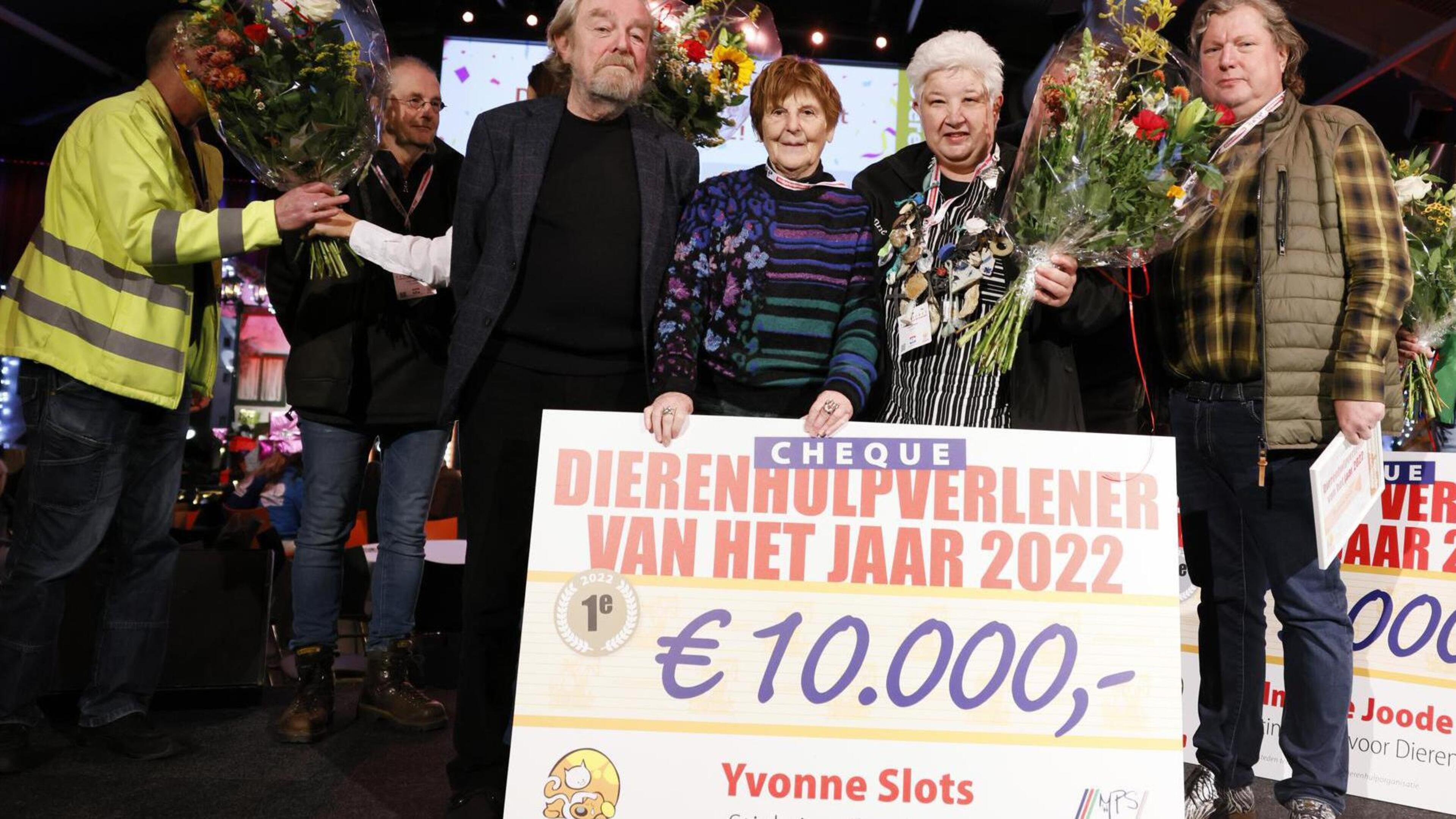 Yvonne Slots van dierenopvang Carnivora in Beringe uitgeroepen tot dierenhulpverlener van het jaar